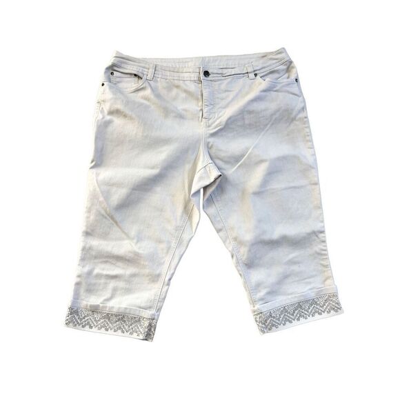 CJ BANKS Relaxed Stretch White Capri Crop Embellished Jean size 20W - Picture 2 of 7